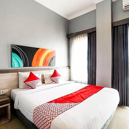 Oyo 289 Hotel Dalwa Syariah Пасуруан Экстерьер фото